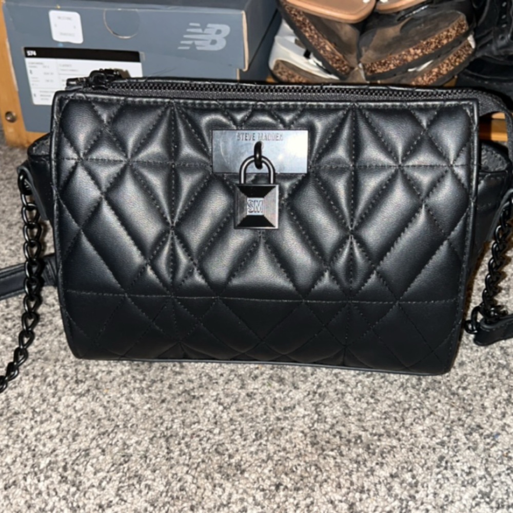 Black steve madden bag great quality !
